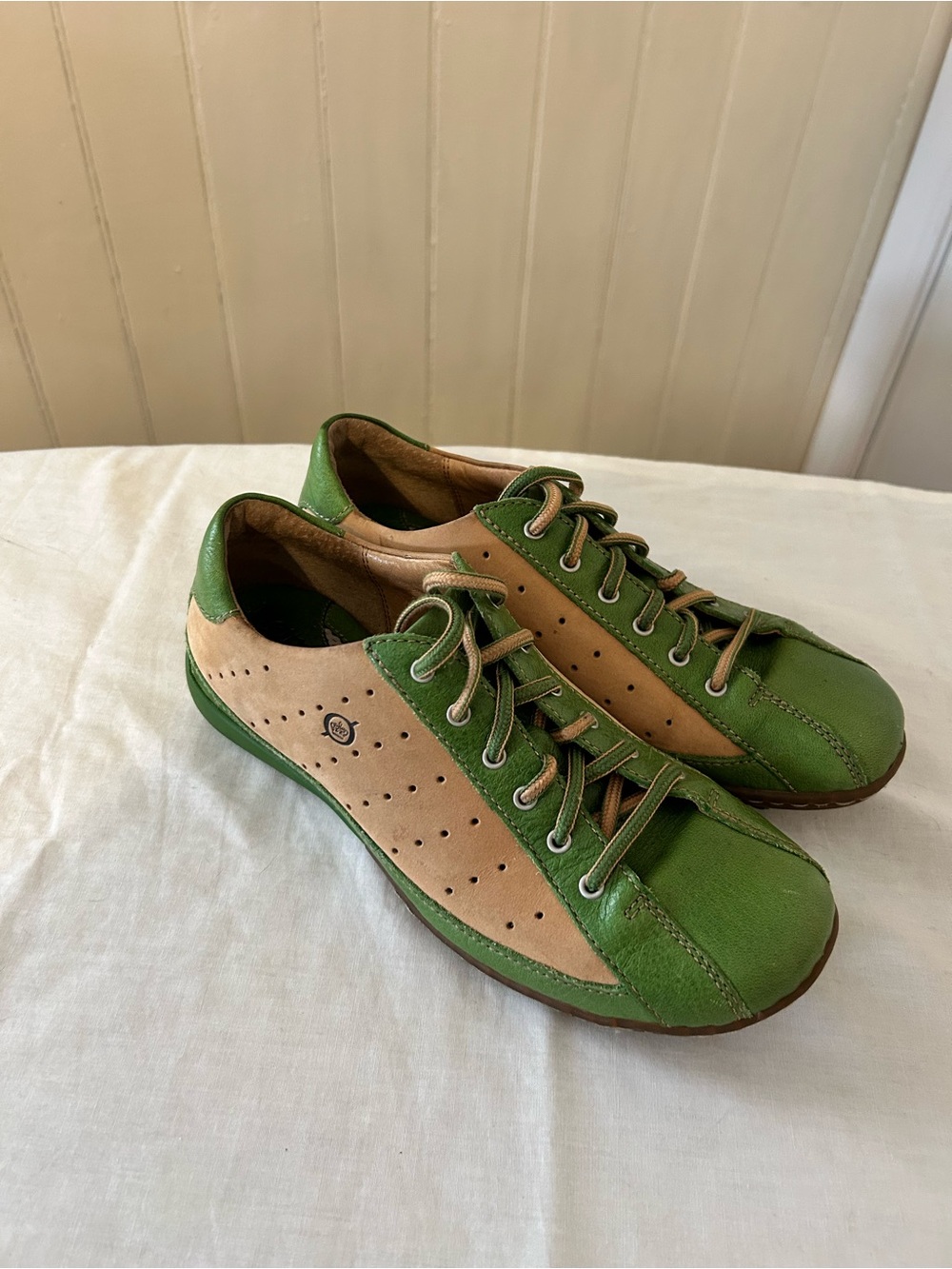 Vintage Born Hawkeye Green/Tan Leather Shoes/Size 8/Excellent Condition!